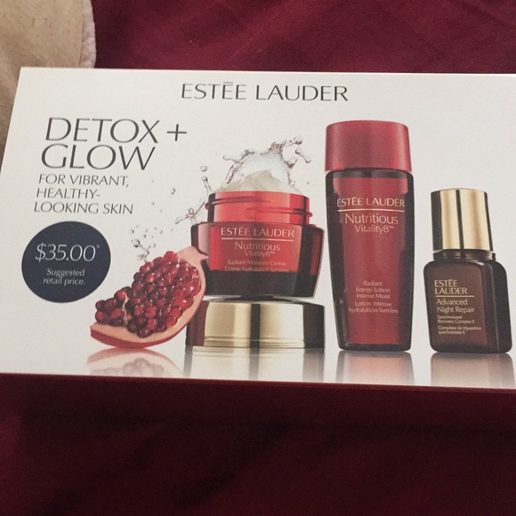 Detox & Glow kit from Estée Lauder - Picture 1 of 3